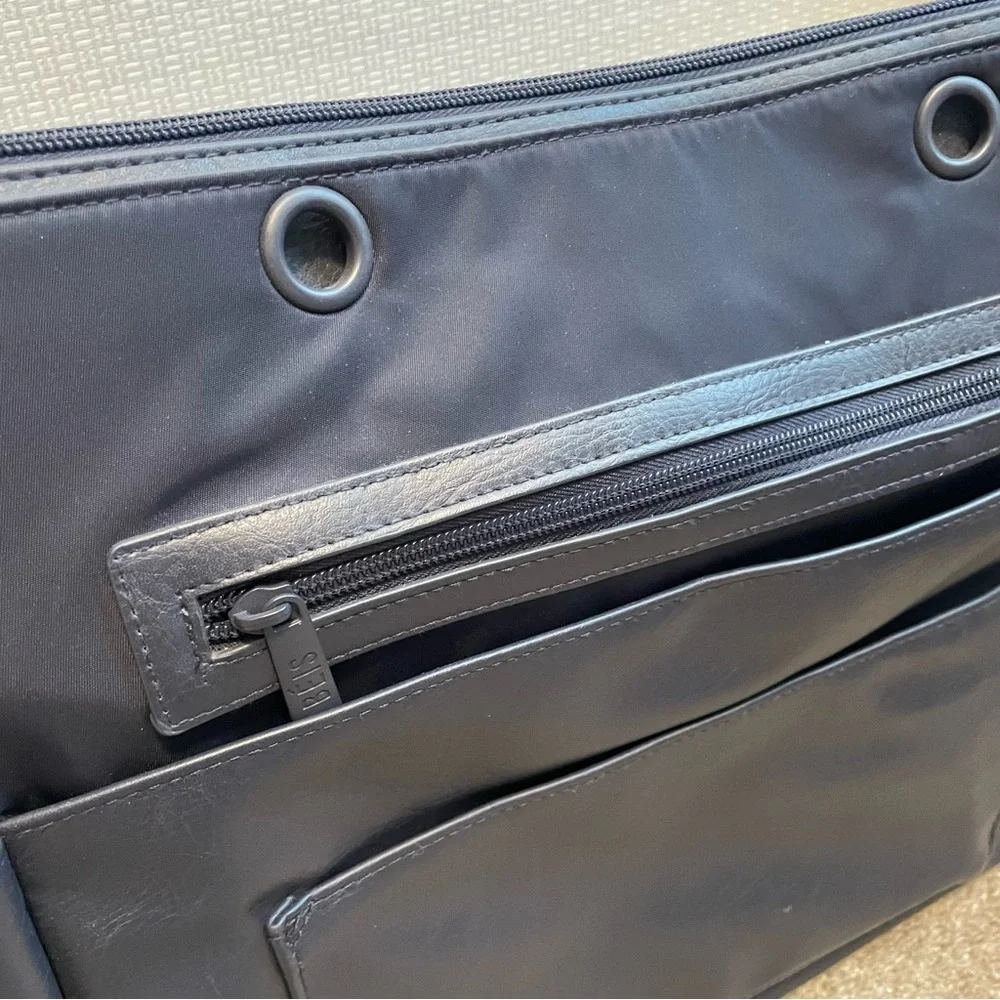 BÉIS The Diaper Bag in Navy